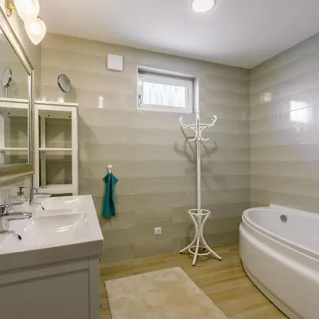 Sunstreet By Interhome بيت للعطل بالاتونوشود