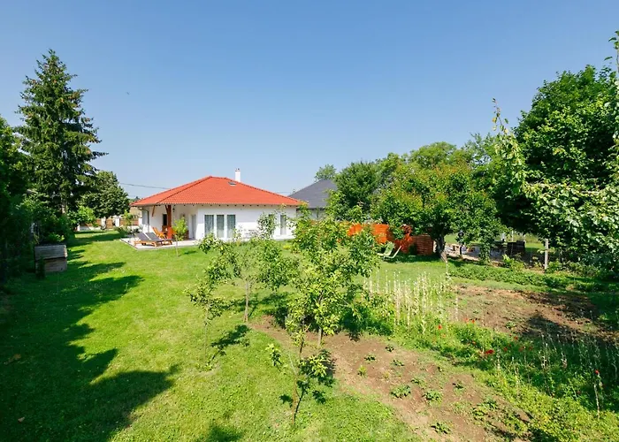 Sunstreet By Interhome בלטונוסוד